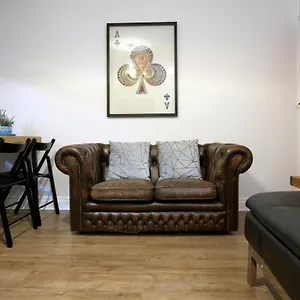 https://spacious-stylish-townhouse.yorkshirehotels.net